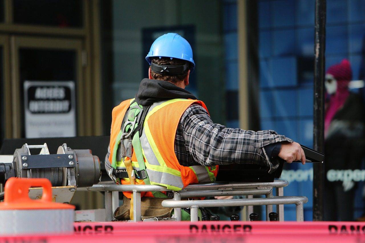 9 Ways To Keep Workers Safe In The Workplace